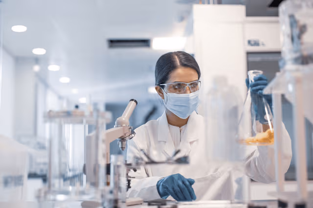 webimage-Female-scientist-working-in-a-science-laboratory (1)